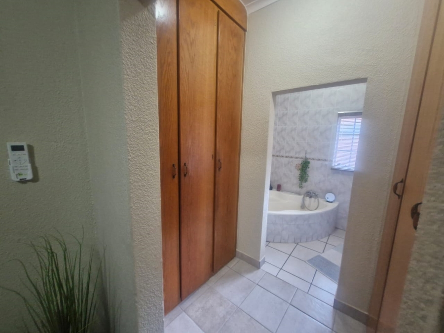 3 Bedroom Property for Sale in Safari Gardens North West